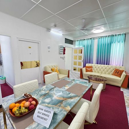 Ontrack Travel Transit Hotel Malé Exteriör bild