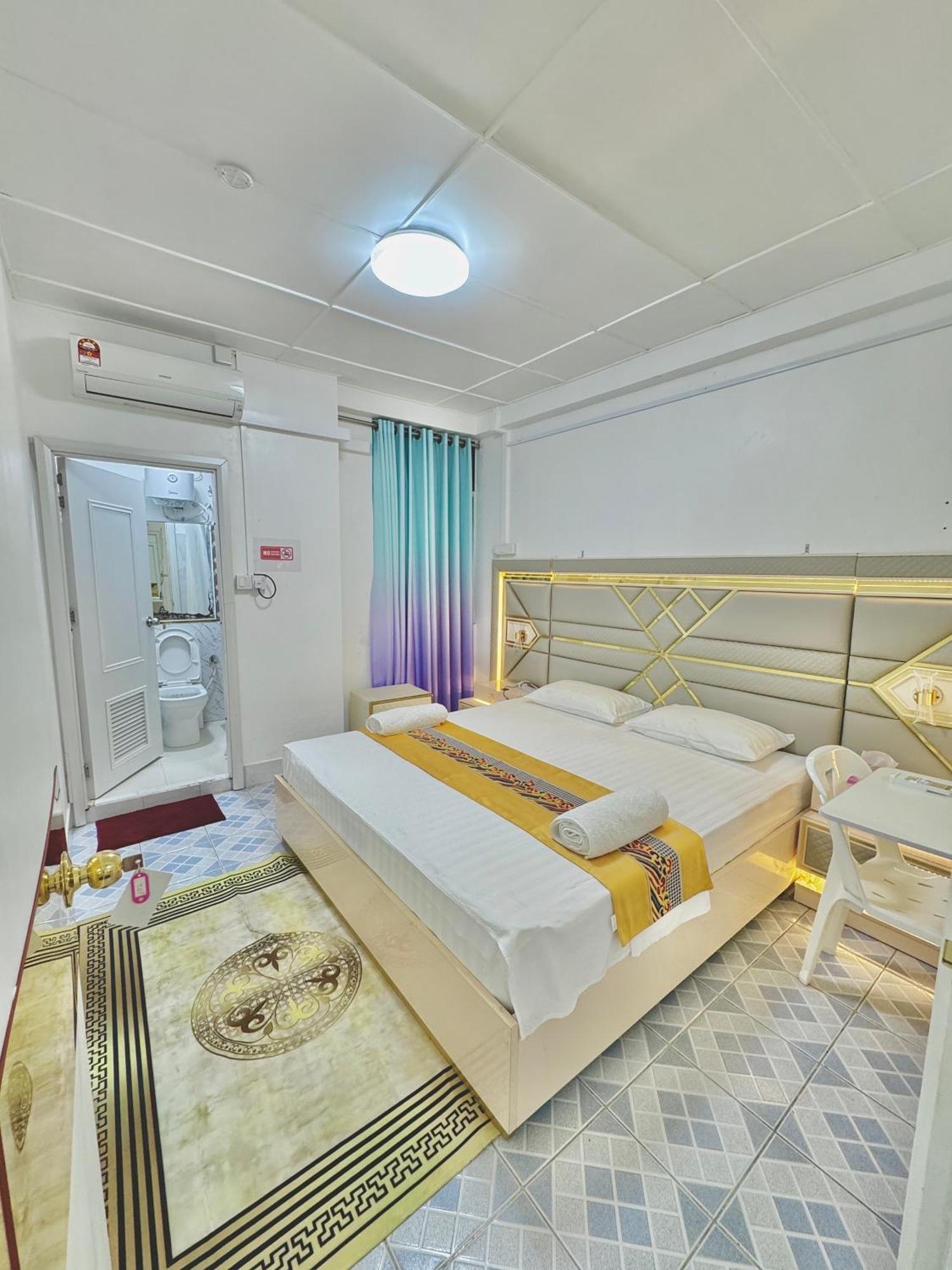 Ontrack Travel Transit Hotel Malé Exteriör bild
