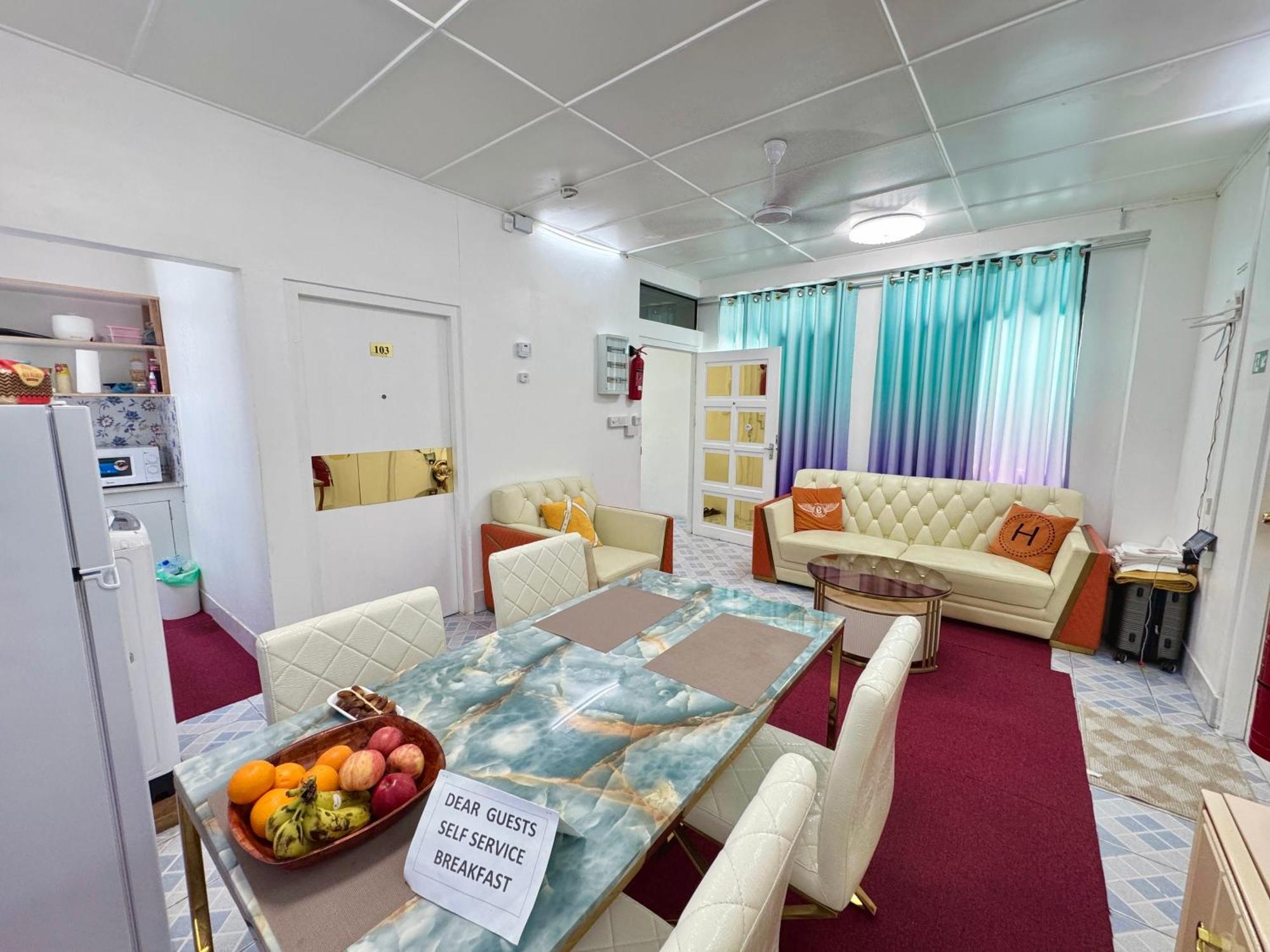 Ontrack Travel Transit Hotel Malé Exteriör bild