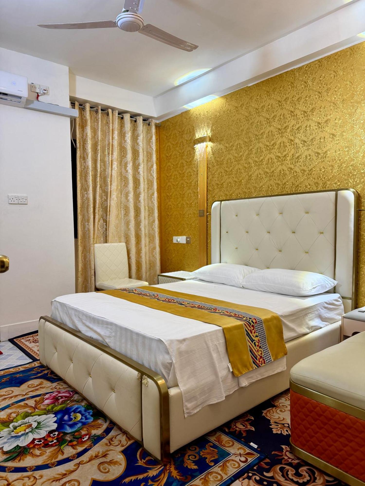 Ontrack Travel Transit Hotel Malé Exteriör bild